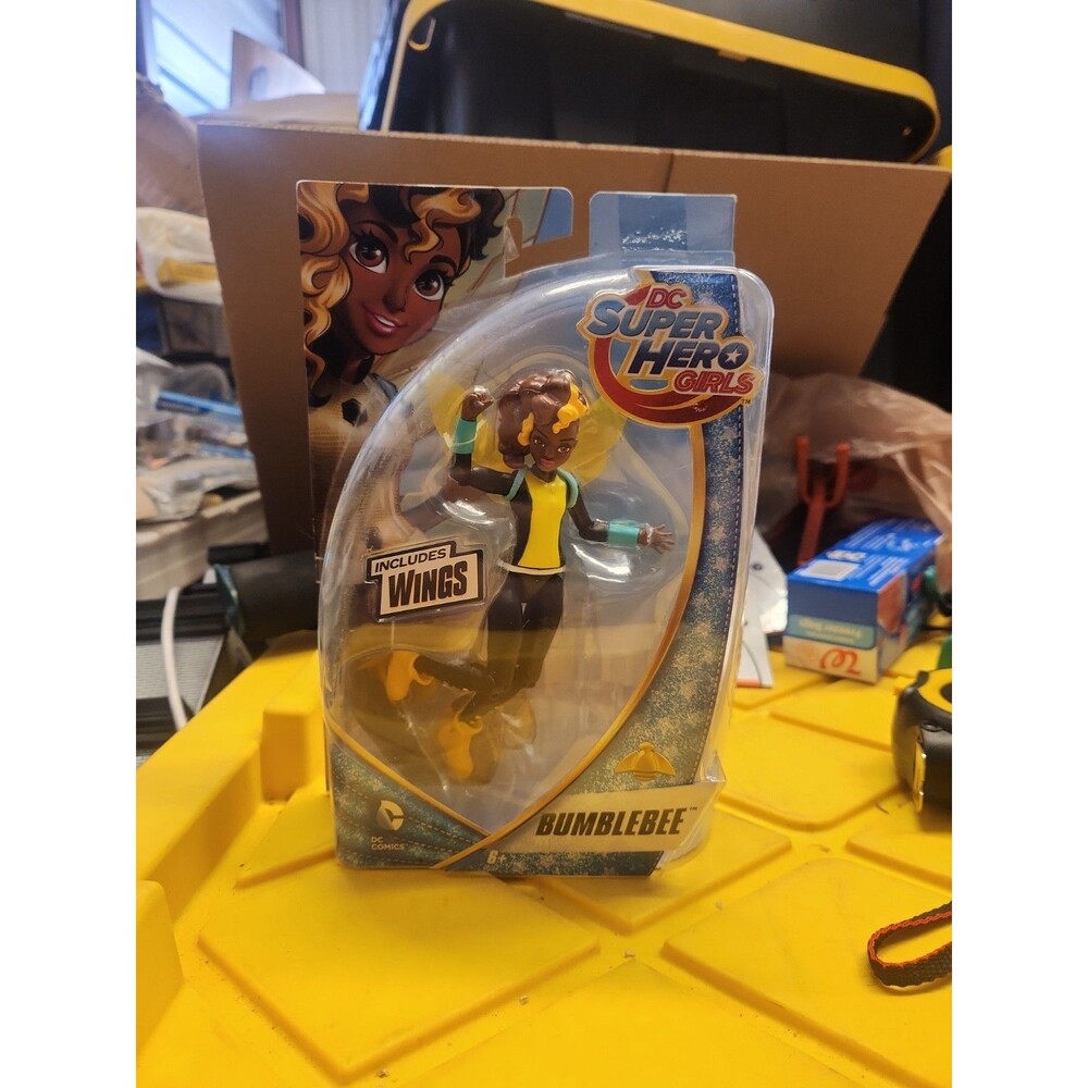 DC SUPER HERO GIRLS BUMBLEBEE 6" ACTION  FIGURE INCLUDES WINGS 2015 NEW Read